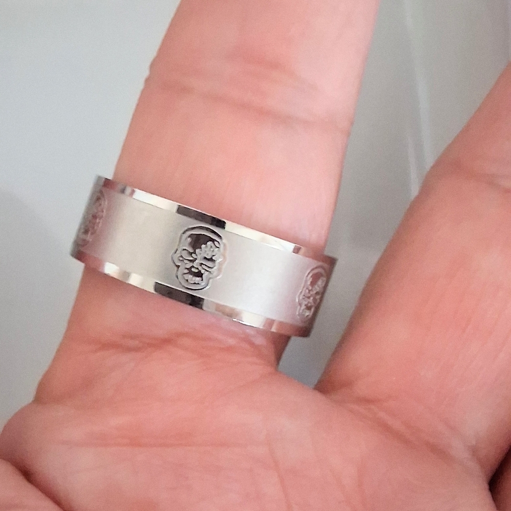 MEN'S SKULL BAND RING STAINLESS STEEL SIZE 12 - Picture 4 of 4